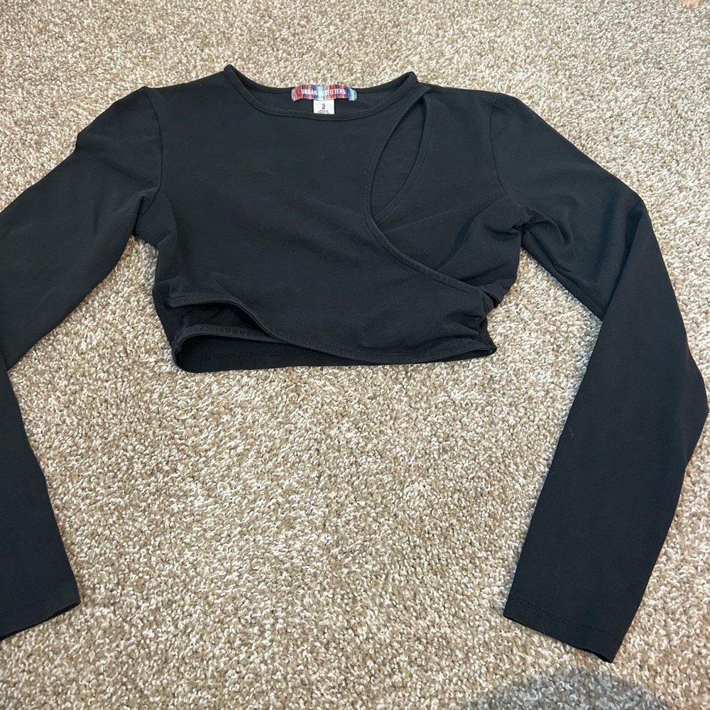 Urban Outfitters cropped tee size small